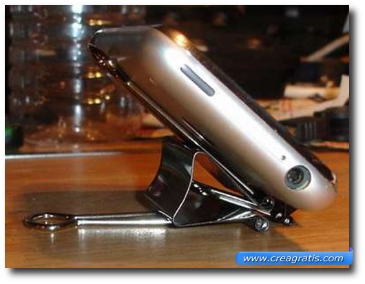 Clip per creare una base per smartphone, iPhone e iPod