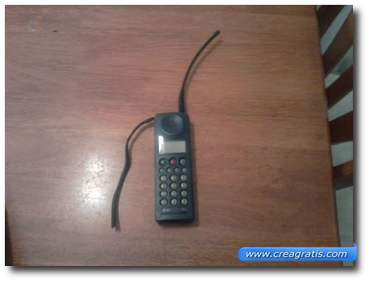 Пример мобильного телефона 1995 года
