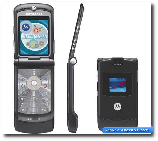 Immagine di un cellulare Motorola V4 del 2004