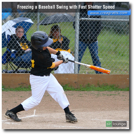 Foto di un giocatore di baseball da fotografare con tempo di esposizione alto